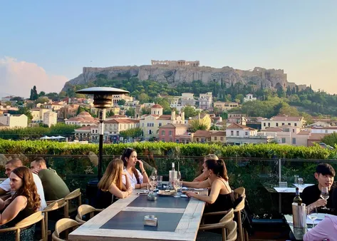 Exploring the Ambiance and Atmosphere of Greek Restaurants